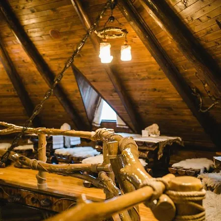 Kolyba Opryshkiv Отель *