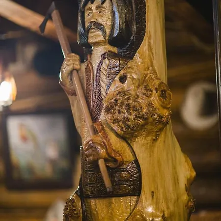 Kolyba Opryshkiv * Nizhneye Selishche