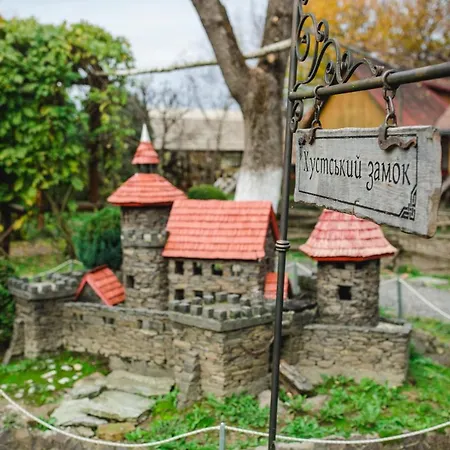 Kolyba Opryshkiv Hotel *