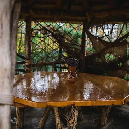 Kolyba Opryshkiv Hotel *