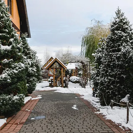 Kolyba Opryshkiv Hotel *