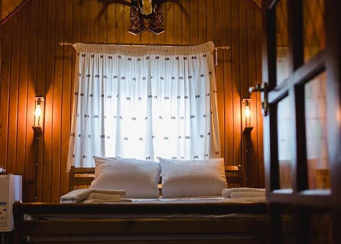 Otel Kolyba Opryshkiv
