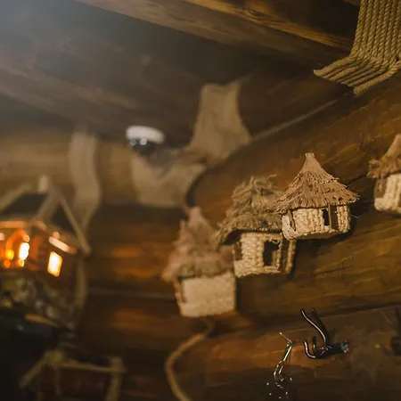 Kolyba Opryshkiv Nizhneye Selishche